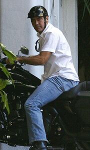 George Clooney: Βόλτες με τη μηχανή