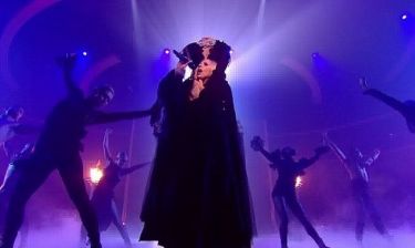 Video: Η Lady Gaga… αποκεφαλισμένη στο  X-Factor