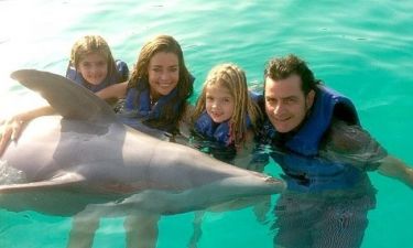 Ο Charlie Sheen και το δελφίνι!