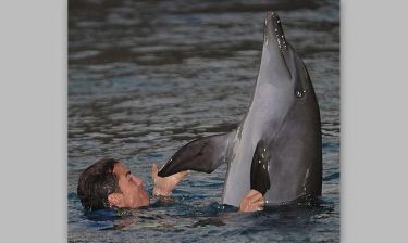 Όταν ο Ρονάλντο κολύμπησε με… δελφίνι!
