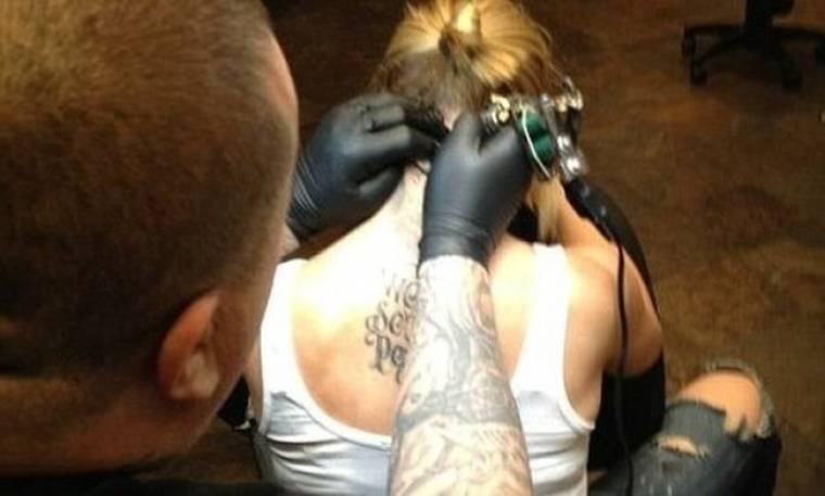 Ποια σταρ κάνει ανανέωση στο τατουάζ της;