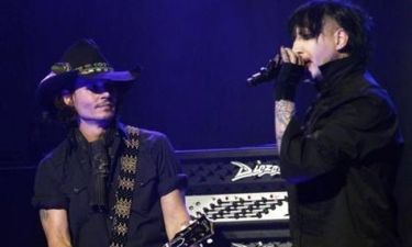Ο Johnny Depp με τον Marilyn Manson στην σκηνή
