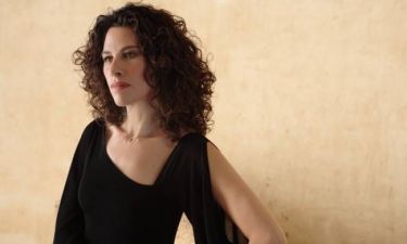 Ελευθερία Αρβανιτάκη: «Κι εγώ αναρωτιέμαι γιατί πέρασε τόσος πολύς καιρός για να βγει τραγούδι μου»