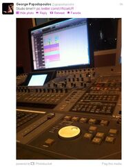 Ποιος τραγουδιστής βρίσκεται στο στούντιο ετοιμάζοντας τη νέα του δισκογραφική δουλειά;