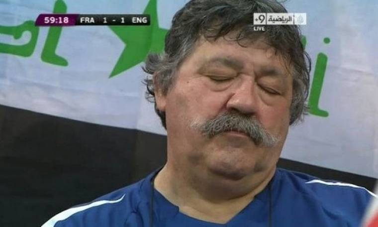 Euro 2012: Κοιμήθηκε όρθιος στο γήπεδο