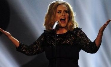 Νέα επιτυχία για την Adele