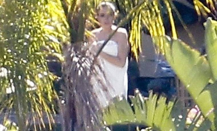Lindsay Lohan: Στο πλατό μόνο με την πετσέτα