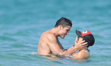 Ερωτικά παιχνίδια στο νερό για τον Cristiano Ronaldo και την αγαπημένη του