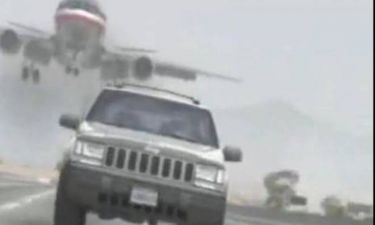 Boeing καταδιώκει... οδηγό! (video)