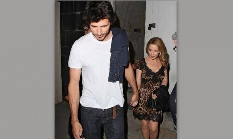 Κylie Minogue: Ακόμα ένα «cougar» χέρι χέρι με το toy boy της