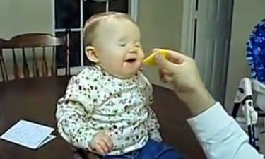 Βίντεο: Δείτε απίστευτες γκριμάτσες μωρών όταν δοκιμάζουν λεμόνι