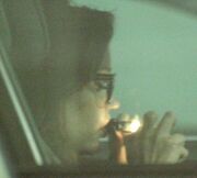 ΑΠΙΣΤΕΥΤΟ! Διάσημη ηθοποιός οδηγούσε καπνίζοντας χασίς! (φωτό)