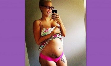 Έγκυος και περήφανη η Amber Rose!