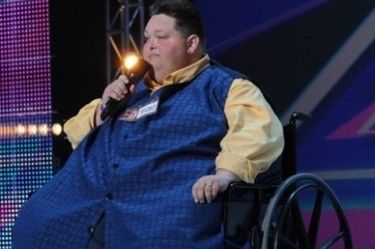 Συγκινεί και συγκλονίζει διαγωνιζόμενος που ζυγίζει 250 κιλά στο αμερικανικό X-Factor