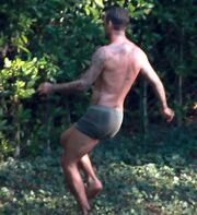 Απίστευτο! O David Beckham βγήκε με το μποξεράκι του στη μέση του δρόμου!