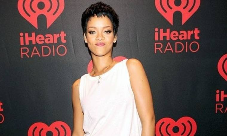 Rihanna: Στα 250 δολάρια η πολυτελής έκδοση του νέου της άλμπουμ!