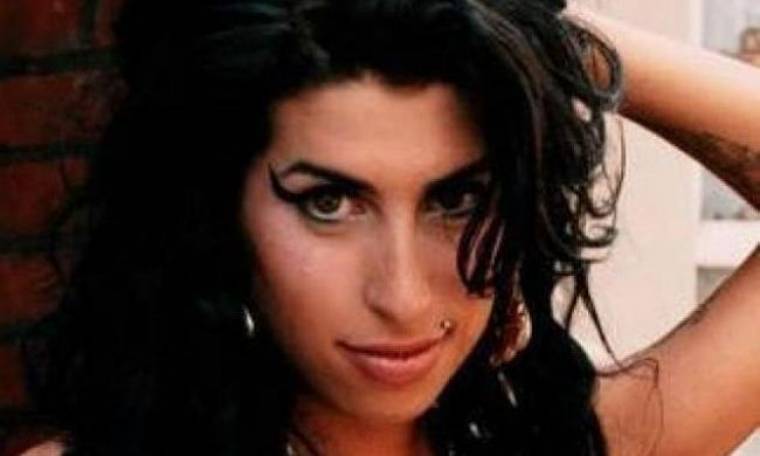 Amy Winehouse: Έκλεψαν το φόρεμα που φορούσε στο γάμο της στο Μαϊάμι