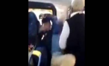 Βίντεο: Οδηγός λεωφορείου παίζει ξύλο με μια μαθήτρια!