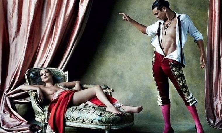 Η topless Kate Moss και ο ταυρομάχος!
