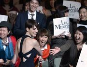 Ο Hugh Jackman και τα σέξι κορίτσια του Les Miserables