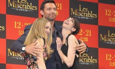 Ο Hugh Jackman και τα σέξι κορίτσια του Les Miserables