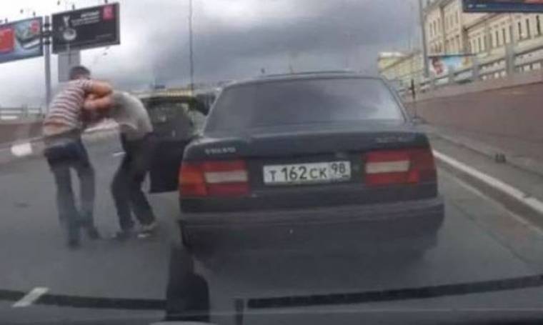 Δείτε πώς λύνουν τις διαφορές τους οι οδηγοί στη Ρωσία (video)