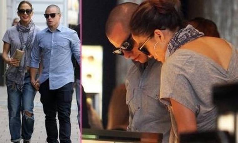 Jennifer Lopez: Διαλέγει βέρες με τον σύντροφό της;