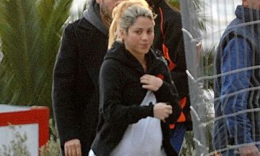 Shakira: Με φουσκωμένη την κοιλίτσα επιβλέπει τις εργασίες στο σπίτι της