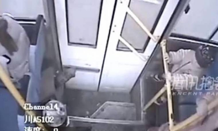 Βίντεο: Γυναίκα γέννησε μόνη της μέσα σε... λεωφορείο!