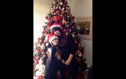Δείτε την Χριστίνα Μαραγκόζη με την κόρη της μπροστά από το χριστουγεννιάτικο δέντρο