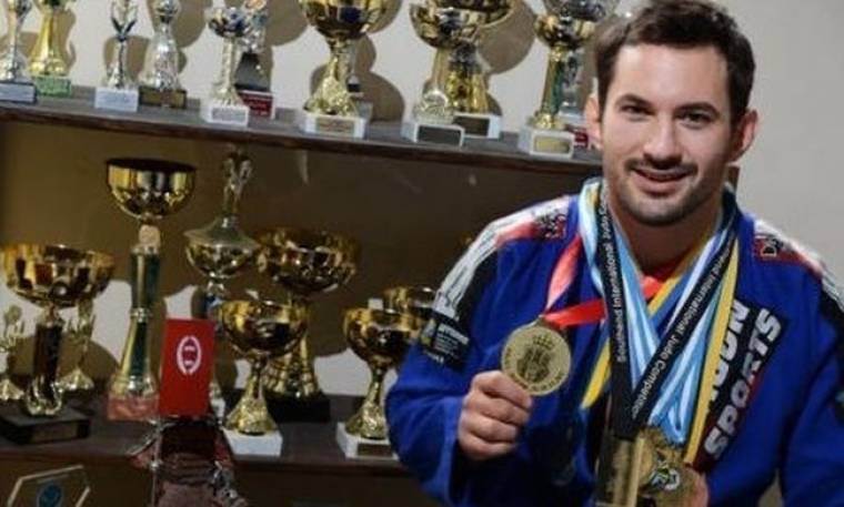 Ερμής Δημητρόπουλος: Πρωταθλητής στο ρινγκ και στη ζωή