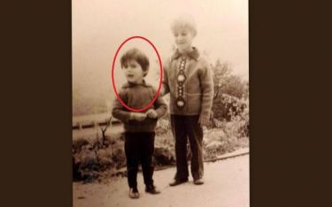 Ποιος γνωστός ηθοποιός είναι το μικρό αγοράκι της φωτογραφίας;