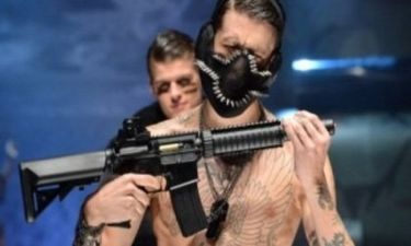 Philipp Plein: Ένα Fashion Show με όπλα και μπακλαβά!