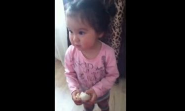 Τρυφερό βίντεο: Δείτε την πιτσιρίκα να λέει «Σ΄ αγαπώ»