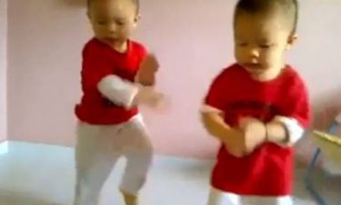Δύο μωρά... ξεσαλώνουν (κυριολεκτικά) με Gangnam Style