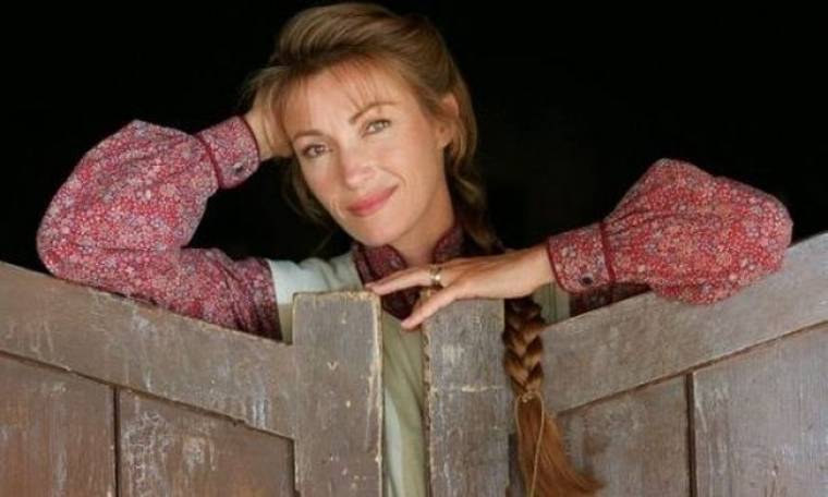 Πώς είναι στα 62 της η πρωταγωνίστρια της σειράς «Δρ. Κουίν, Μόνη Στην Άγρια Δύση»