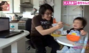 Τρώει μόνο όταν ακούει το Gangnam style!