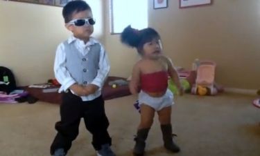 Βίντεο: Το πιο απίθανο δίδυμο του gangnam style!