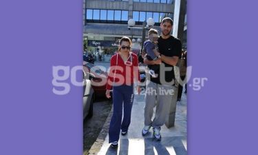 Τσουρή- Βασιλόπουλος: Βόλτα στην Γλυφάδα με τον γιο τους
