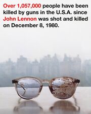 Αυτά είναι τα ματωμένα γυαλιά του Τζον Λένον!