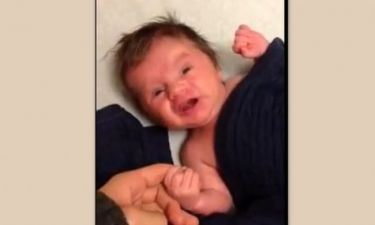 Βίντεο: Δείτε πώς κάνει τον γιο του ο Perez Hilton να σταματήσει το κλάμα!