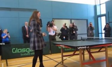 Kate Middleton: Δείτε την στον έκτο μήνα με ψηλοτάκουνα και ρακέτα του ping pong!