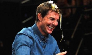 Απίστευτο βίντεο: Έριξαν αυγό στο κεφάλι του Tom Cruise!