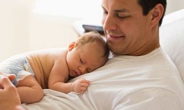 Μπορούν οι μπαμπάδες να νιώσουν το «μητρικό ένστικτό»;