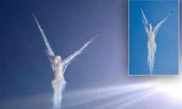 Εντυπωσιακό: Αεροπλάνα σχημάτισαν έναν... άγγελο στον ουρανό