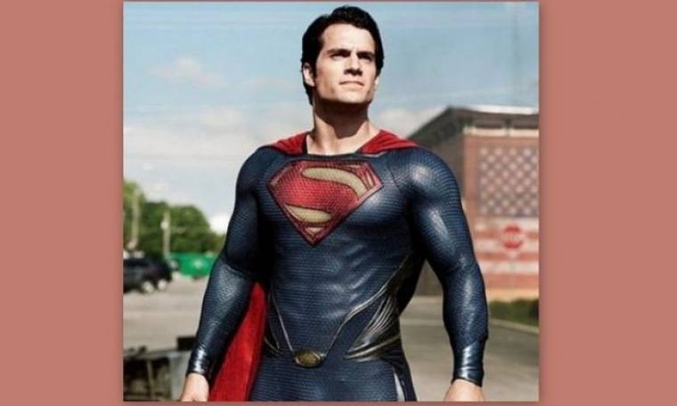 Κι όμως, ανακαλύψαμε τον superman γυμνό. Δείτε τον!