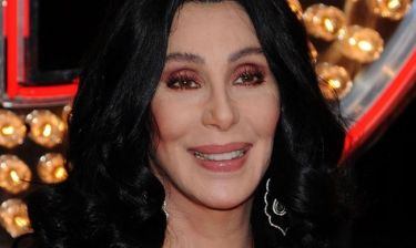 Cher: Αποκάλυψε ότι έχει κοιμηθεί με γυναίκα ενώ εξομολογήθηκε ότι είχε εραστή τον Tom Cruise