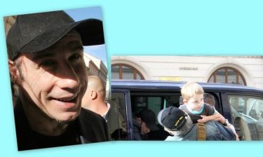 John Travolta: Με τον γιο του στη Πράγα