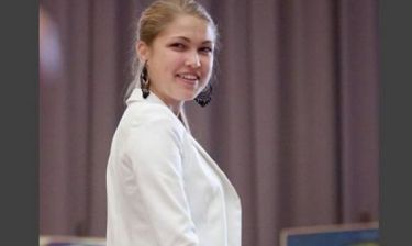 Η καλύτερη μαθήτρια της Λιθουανίας παρέλαβε το βραβείο της φορώντας… (εικόνες)