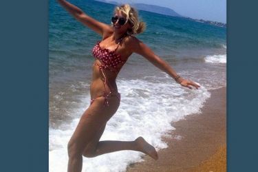 Κωνσταντίνα Σπυροπούλου: Οι ναζιάρικες πόζες στην παραλία!